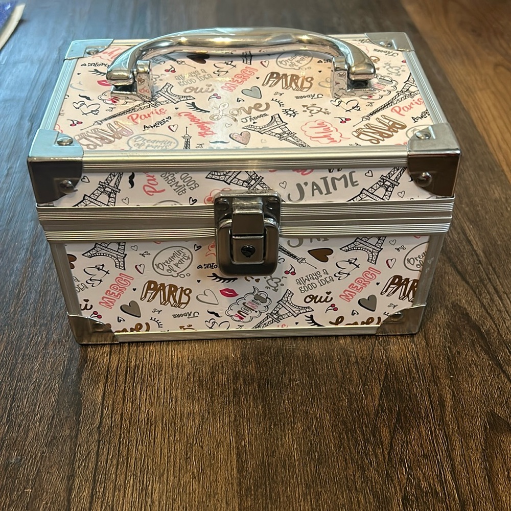 Paris themed box